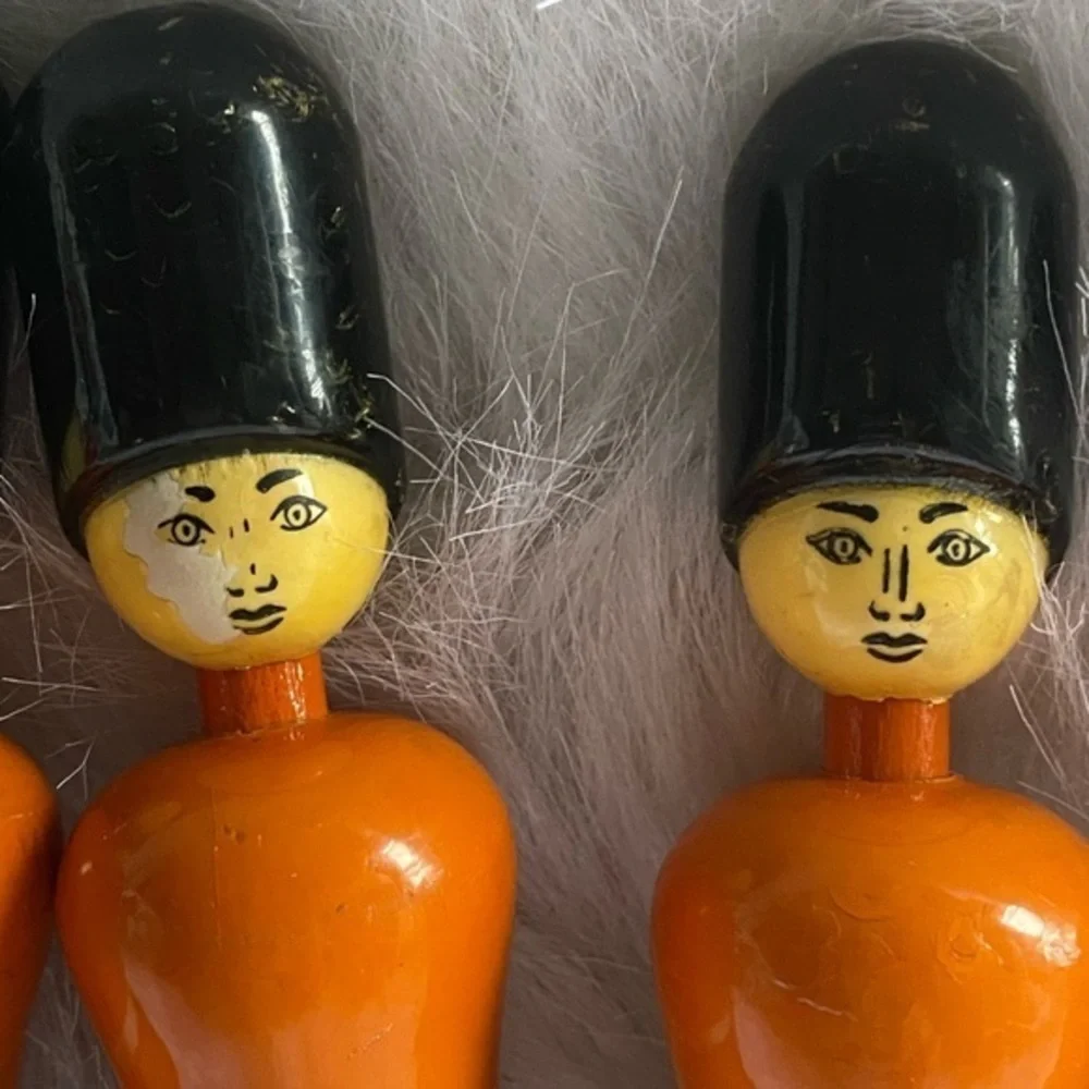 N/A nut cracker